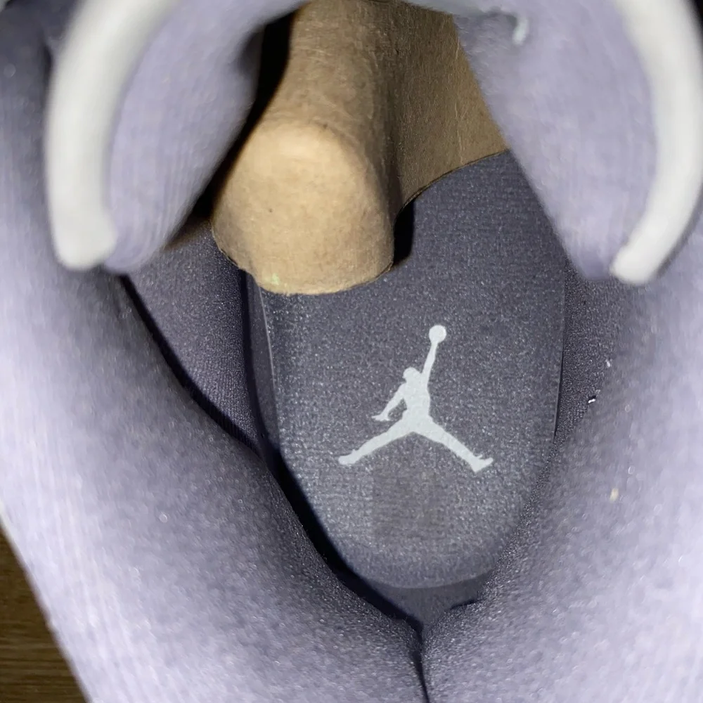 Men’s Size 9.5 “Cool Grey” Air Jordan 11s For Sale - Picture 7 of 9